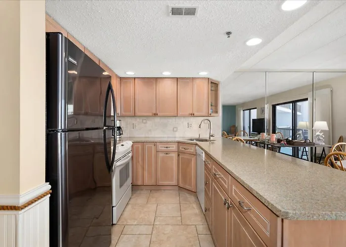 With Outdoor Pool And Balcony! Ocean City