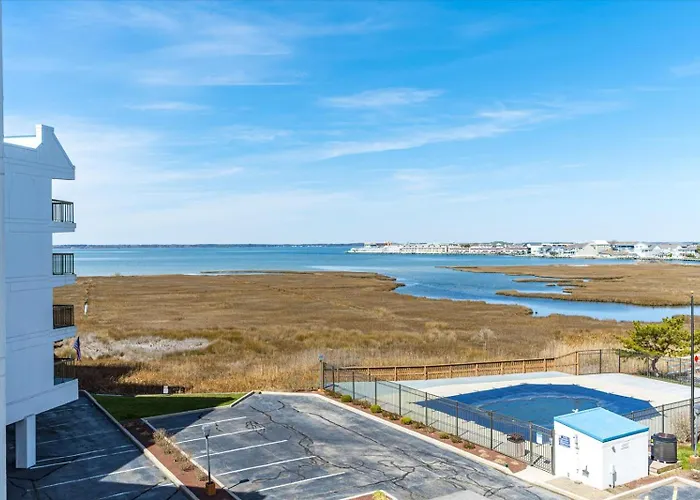 With Outdoor Pool And Balcony! Holiday home