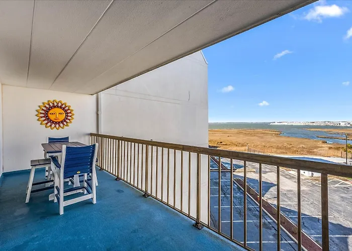 With Outdoor Pool And Balcony! * Ocean City