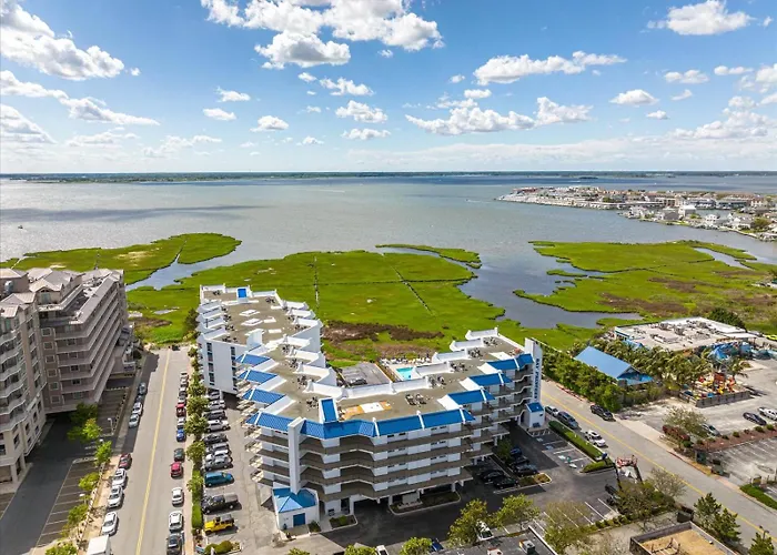 With Outdoor Pool And Balcony! Ocean City